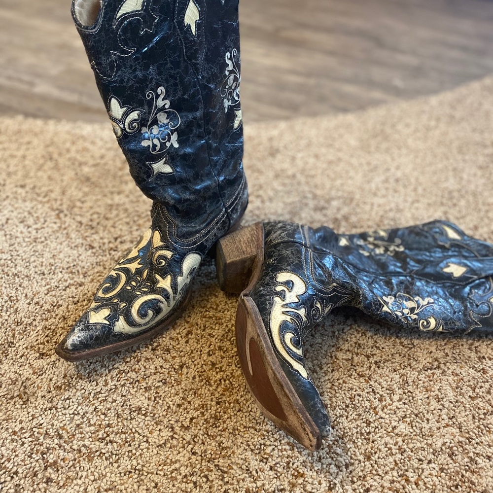 Corral boots